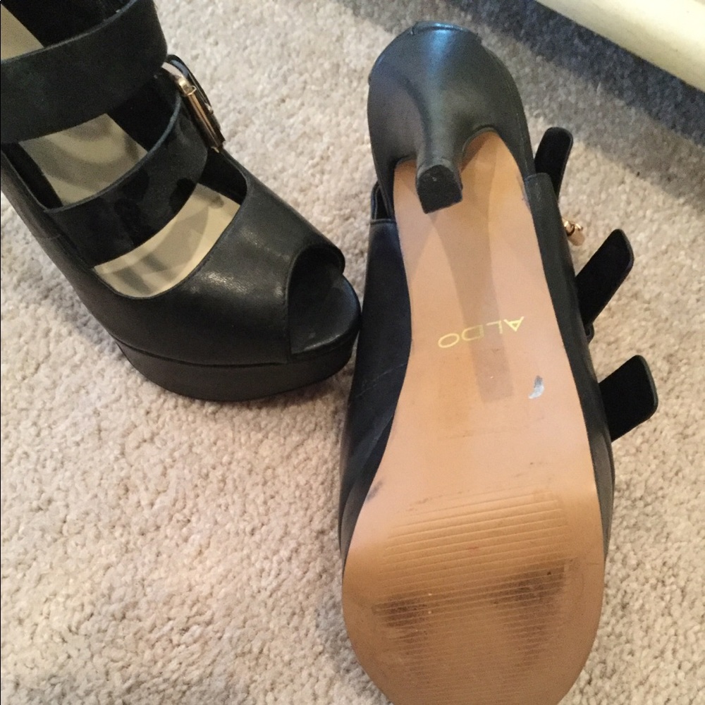 Aldo high heels with gold buckles. - Picture 2 of 2